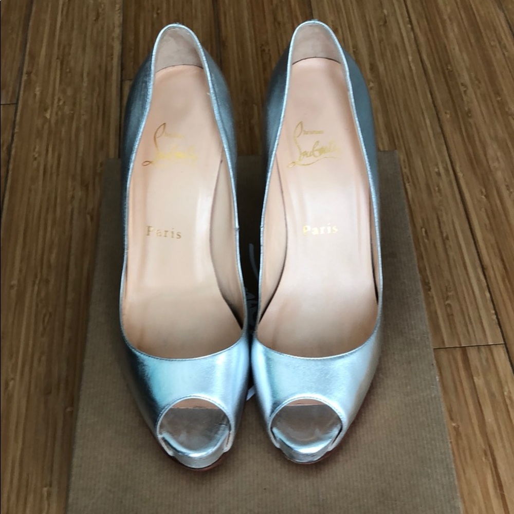 CHRISTIAN LOUBOUTIN Very Prive sz.37 Silver Heels